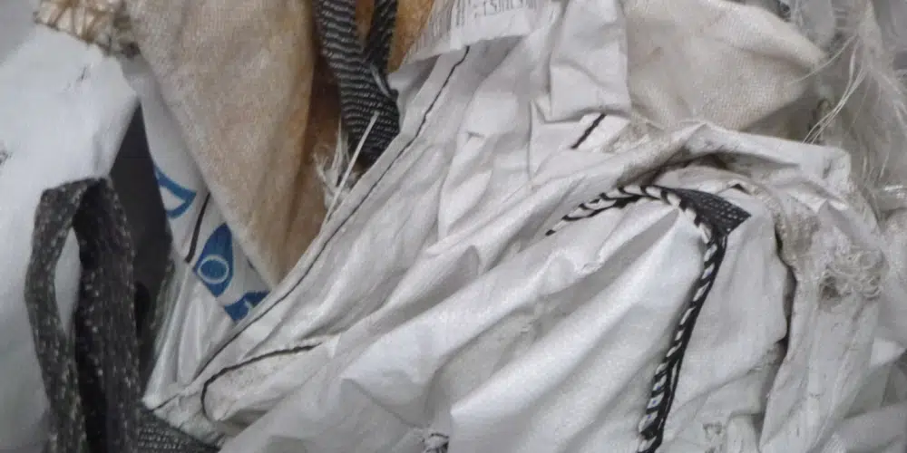 Plastic fibres and bands recycling machine