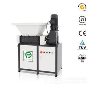 कागज, रबर, धातु और प्लास्टिक रीसाइक्लिंग अनुप्रयोगों के लिए डिज़ाइन की गई मिनी श्रेडर मशीन