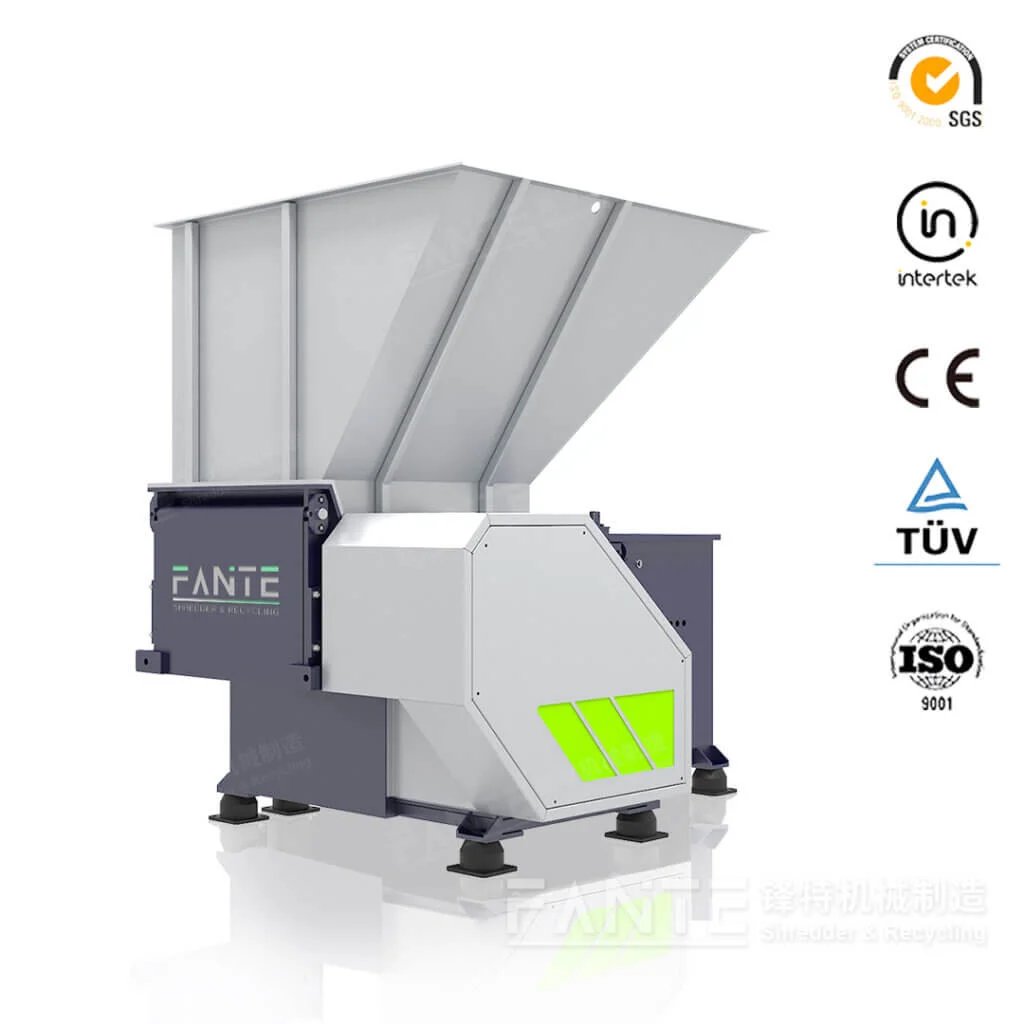 Single shaft shredder for plastic recycling