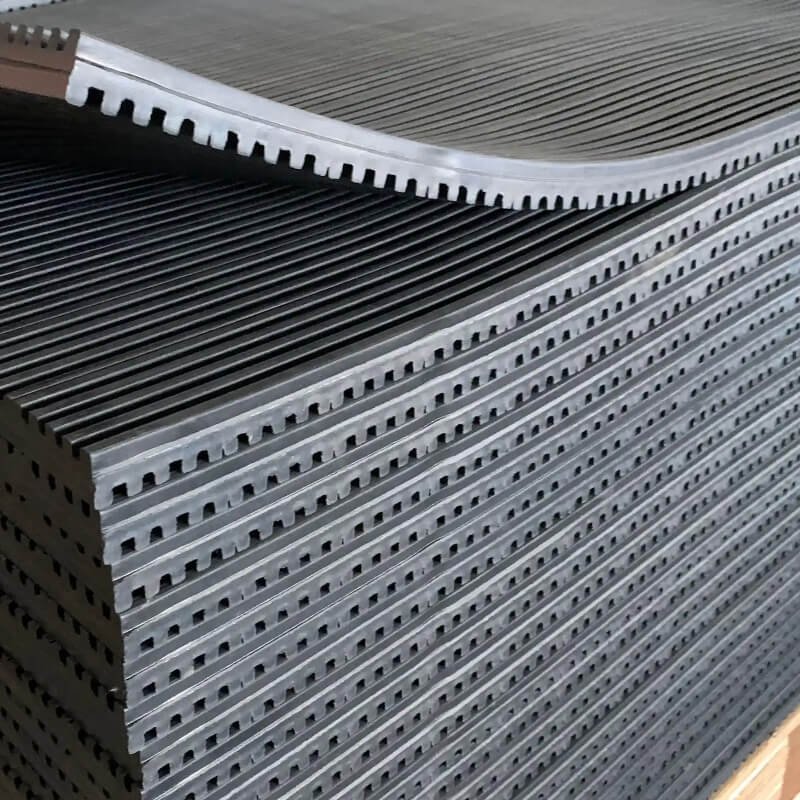 Rubber granules produced by tire recycling equipment are used to make rubber mats.