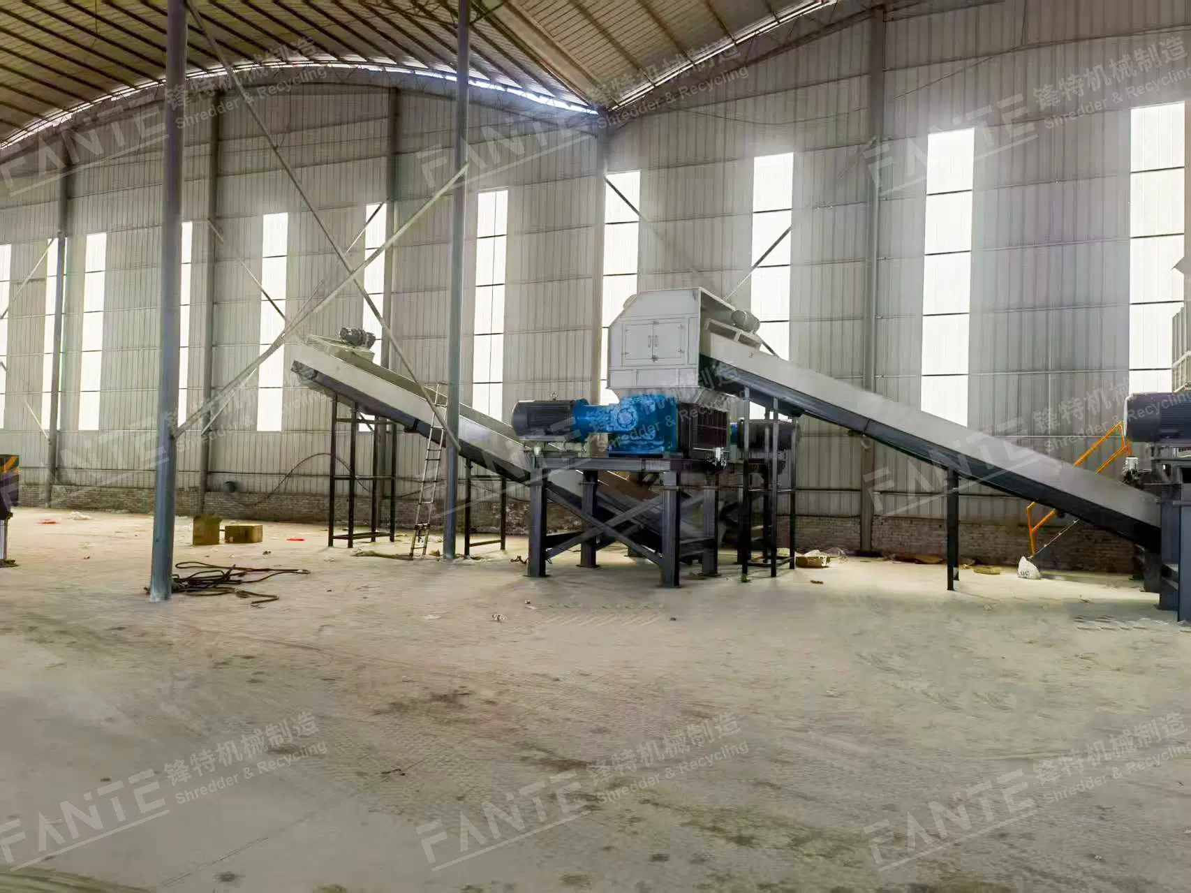 Solid waste shredders are operating stably in Oman to reduce the volume and size of waste such as plastics, wood, metals, straw, rubber, and MSW.