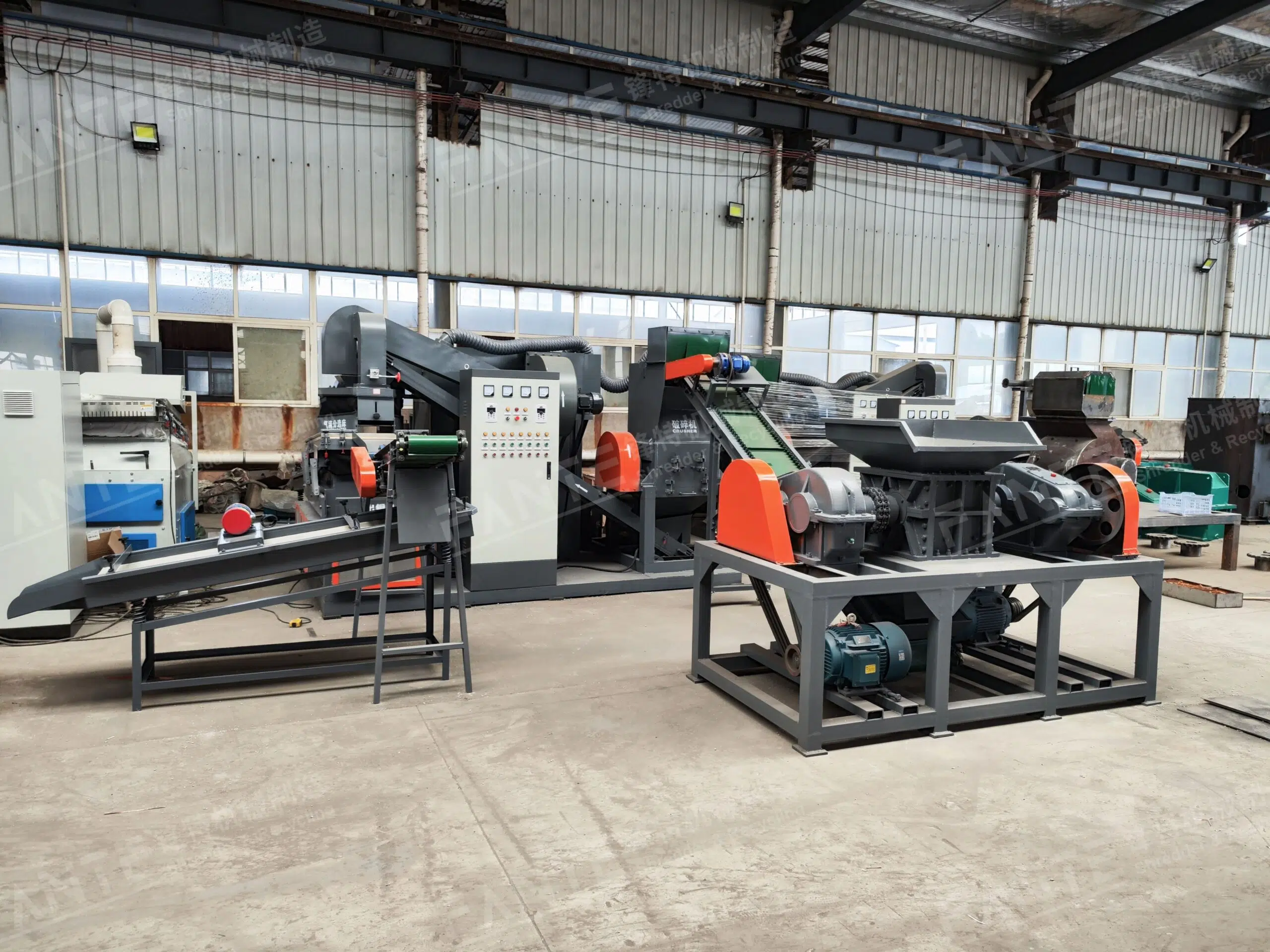 Using state-of-the-art technology, including crushing, magnetic separation, air separation, and electrostatic separation, waste wire recycling system efficiently separates metal from insulating materials in waste wires.