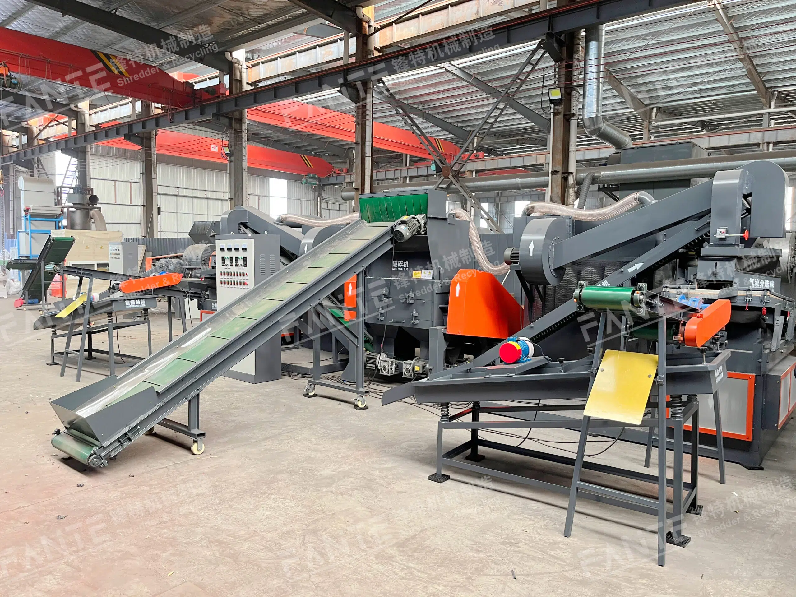 Using state-of-the-art technology, including crushing, magnetic separation, air separation, and electrostatic separation, waste wire recycling system efficiently separates metal from insulating materials in waste wires.